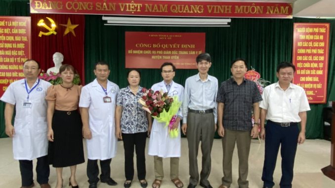 các-lãnh-đạo-chuph-ảnh-cùng-BS-Dũng