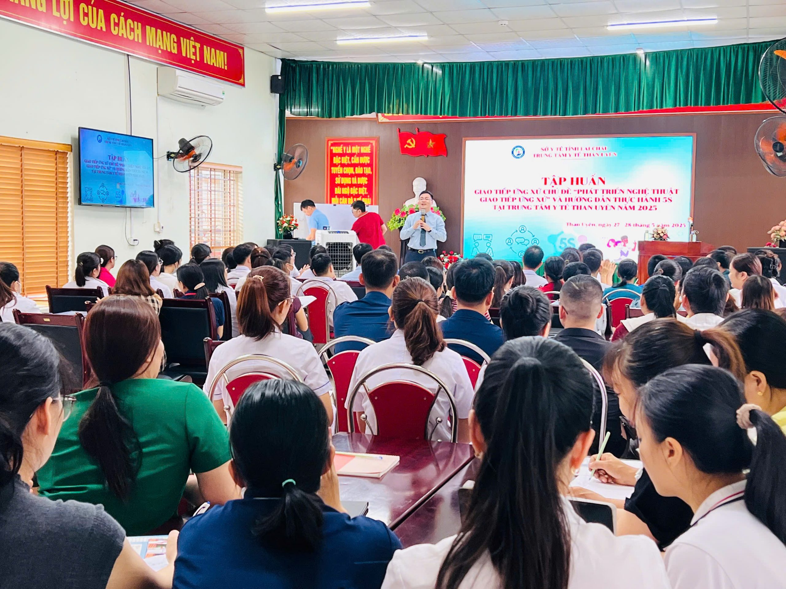 Tập huấn giao tiếp ứng xử và thực hành 5s tại Trung tâm Y tế Than Uyên năm 2025