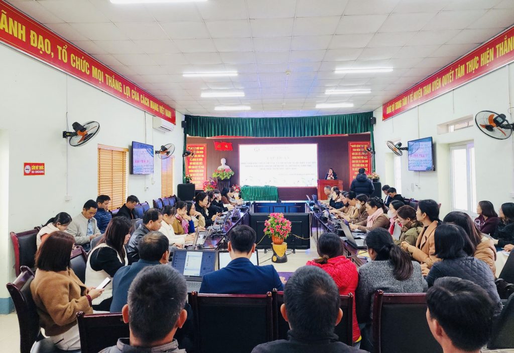 TRUNG TÂM Y TẾ THAN UYÊN TỔ CHỨC TẬP HUẤNTRIỂN KHAI RÀ SOÁT TIỀN SỬ VÀ TIÊM CHỦNG BÙ LIỀU VẮC XINTRONG TCMR CHO TRẺ NHẬP HỌC MẦM NON, TIỂU HỌC