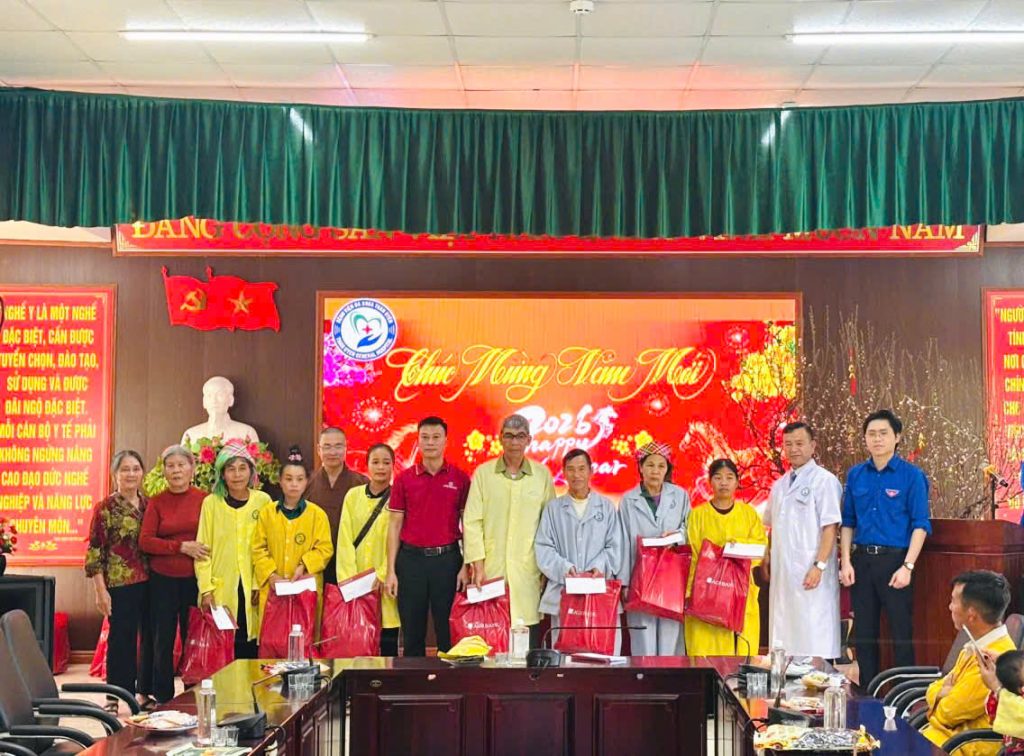 LÃNH ĐẠO BỆNH VIỆN CÙNG CÁC ĐƠN VỊ TÀI TRỢ CHÚC TẾT NGƯỜI BỆNH NGÀY 29 THÁNG CHẠP