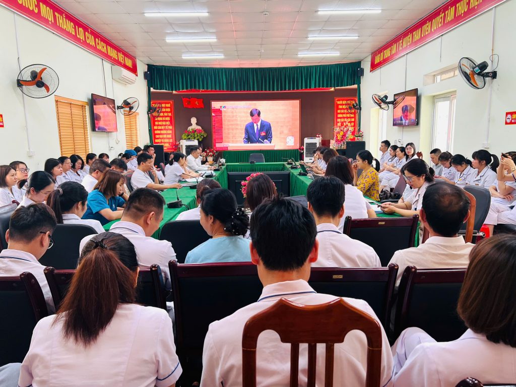 Bệnh viện Đa khoa Than Uyên nghiêm túc triển khai học tập Nghị quyết Trung ương 2 khóa XIV.